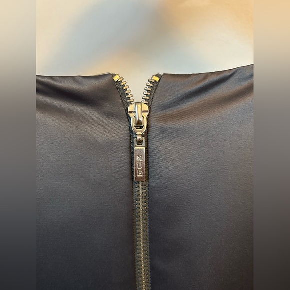 Nue by Shani. Silver V-neck Sleeveless Silver Dress. Bow Belt detail. Size 4 - Picture 4 of 8